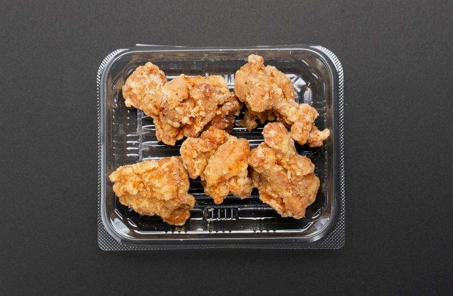 パック入りの唐揚げ