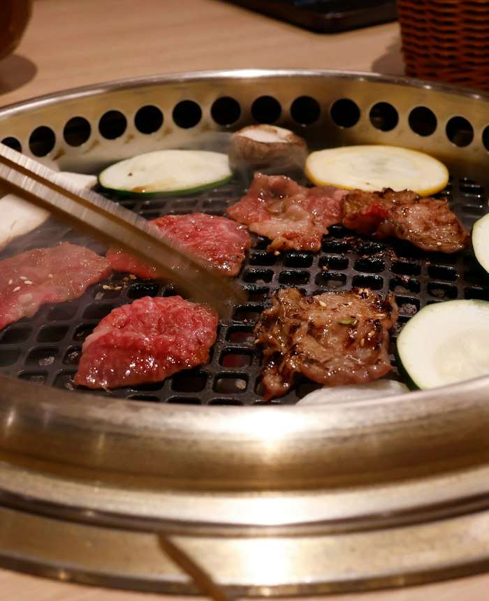 焼肉のテーブル